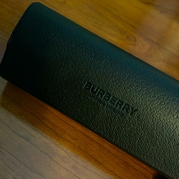 Burberry sunglasses - Picture 3 of 3